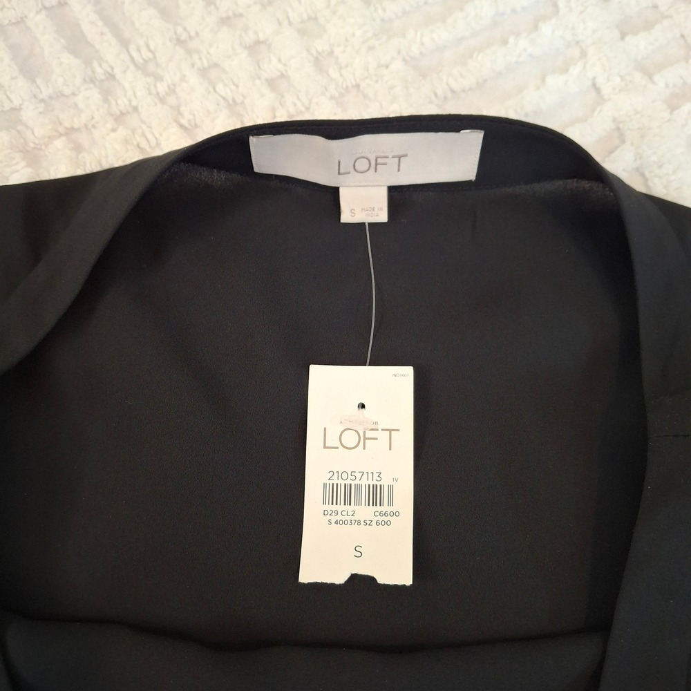 LOFT Women's Small Black Short Sleeve Cuffed Crew Neck Chiffon Blouse Top NWT - Picture 5 of 7